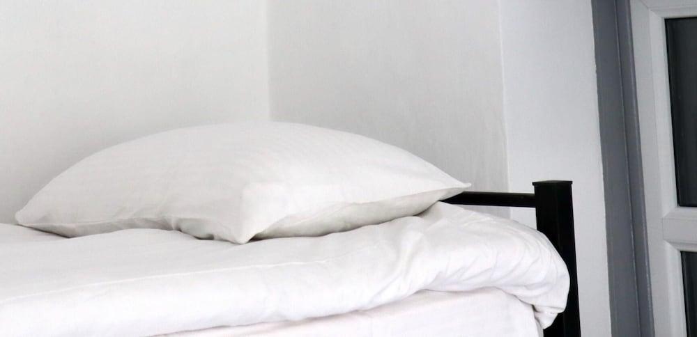 ESENIN 1 Hostel & Bar