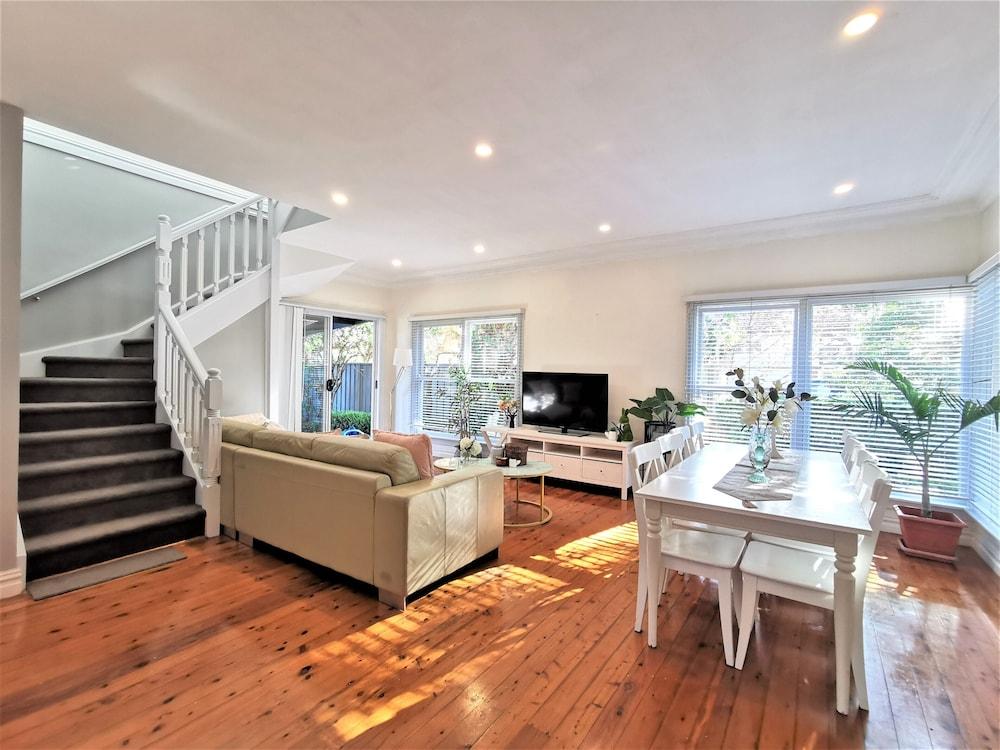 Comfy 4 Bedroms Corner House