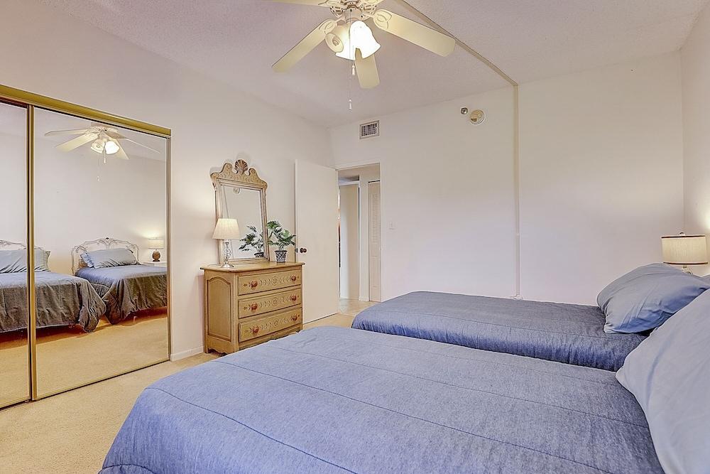 Buttonwood Bliss 2 Bedroom Condo by RedAwning