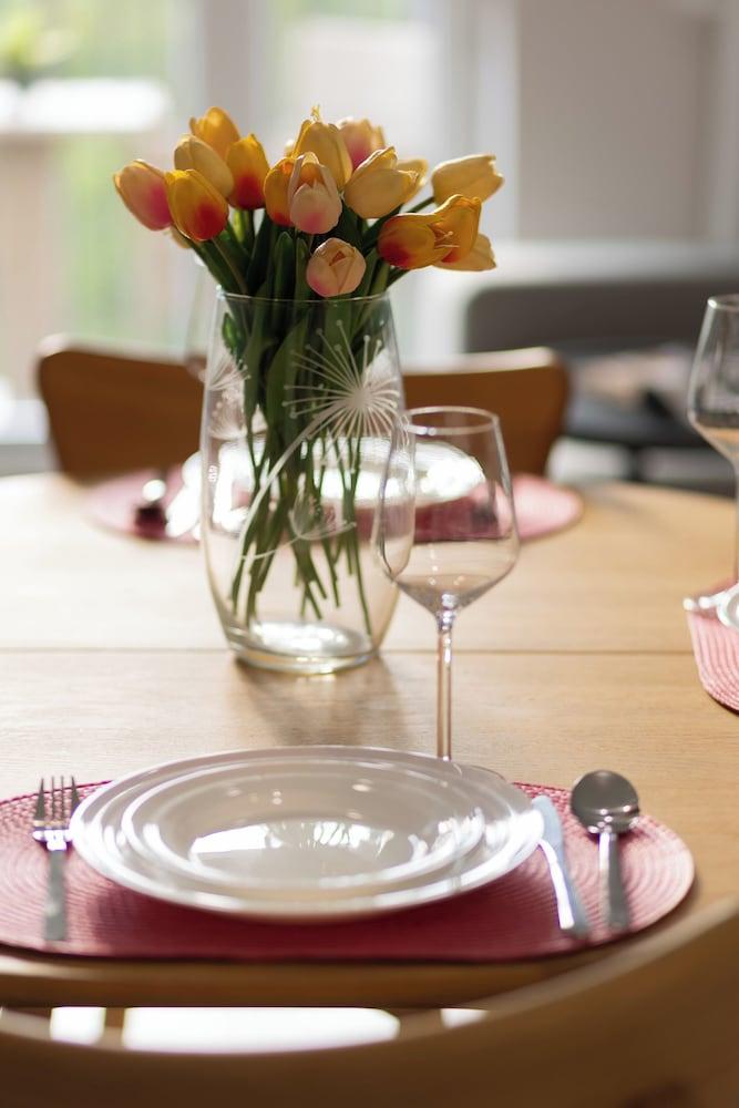 Comfy Apartment With Parking by Renters