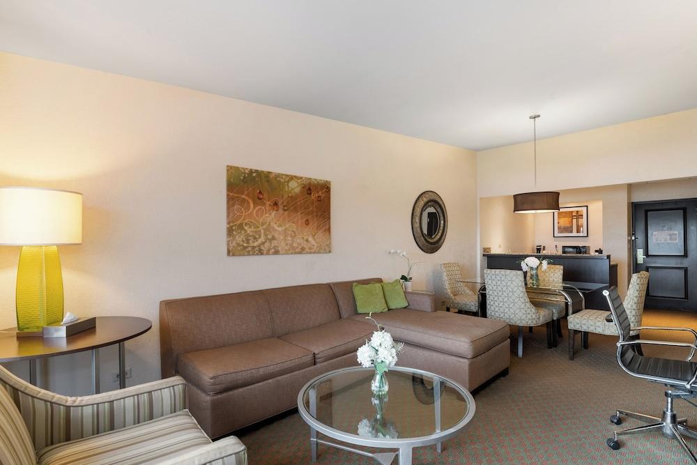 Antioch Hotel & Suites