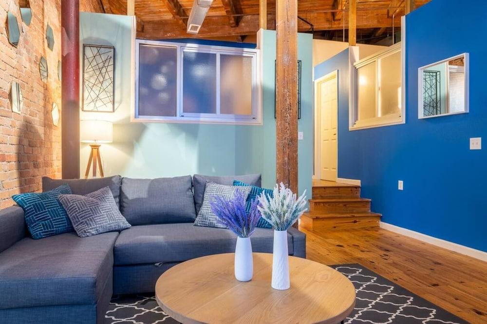 2 Bedroom Apartment with Large Patio, Hammocks