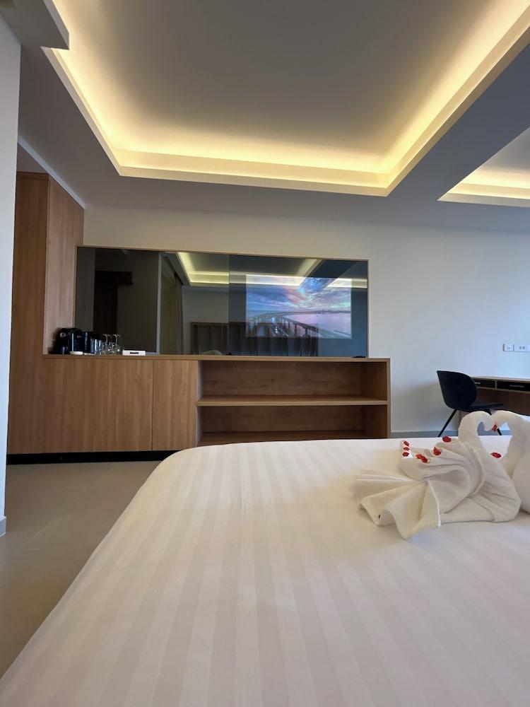 Saint Georges Hotel & Resort