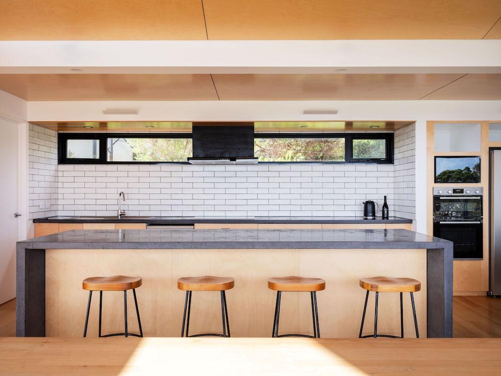 Atelier on Freycinet - Beachside Property