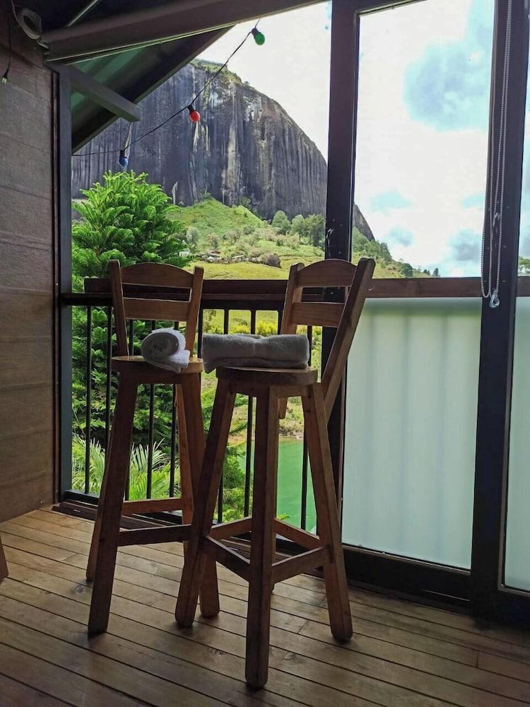 Lakeview Cabin with Jacuzzi in Guatapé