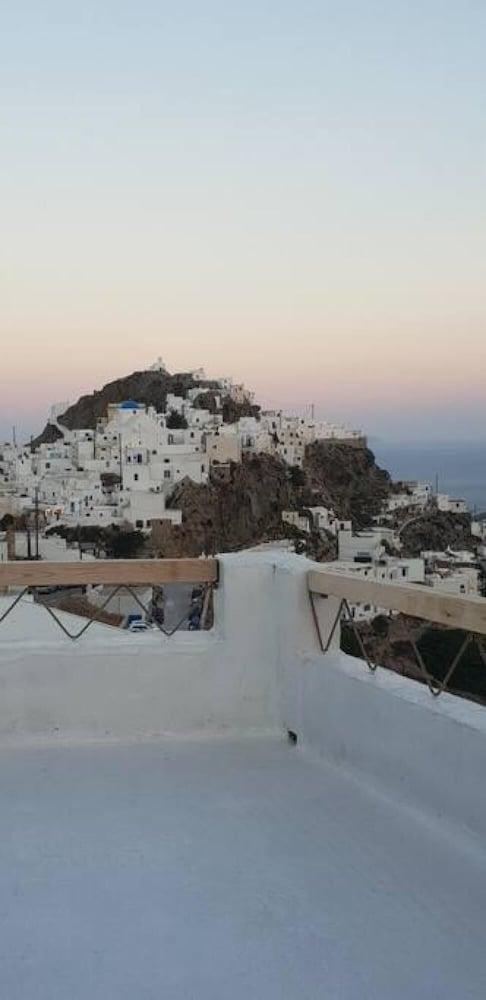 Milona s House in Chora Serifos