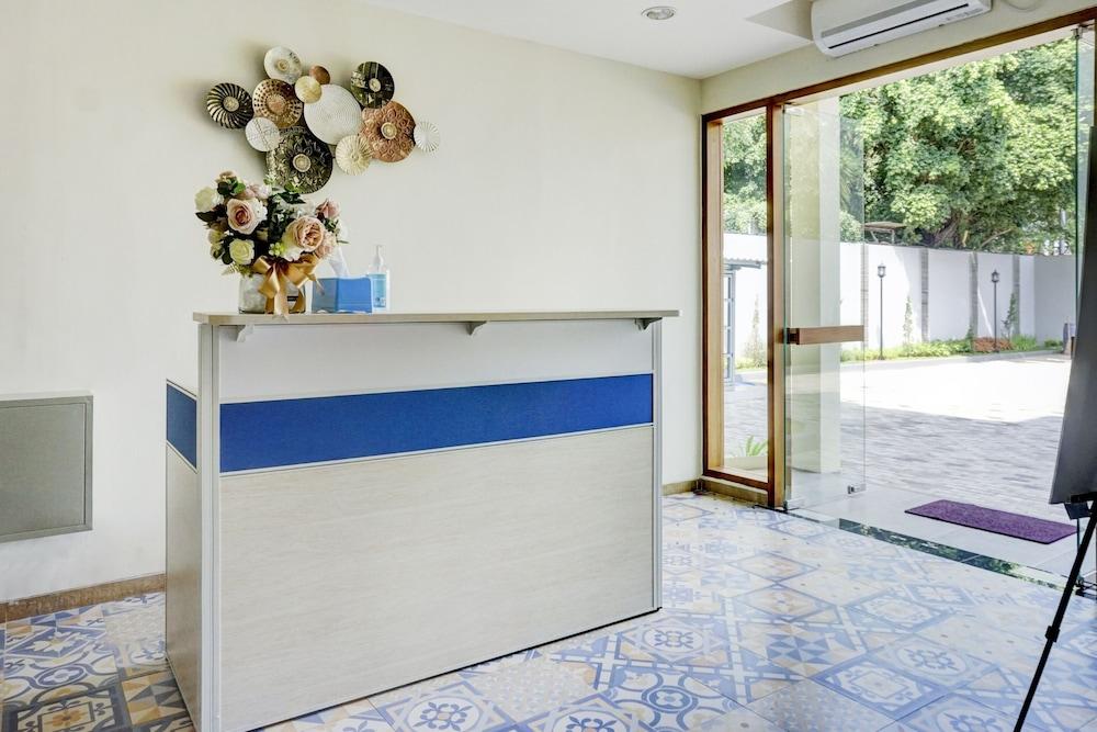 OYO 90629 The Home Srengseng