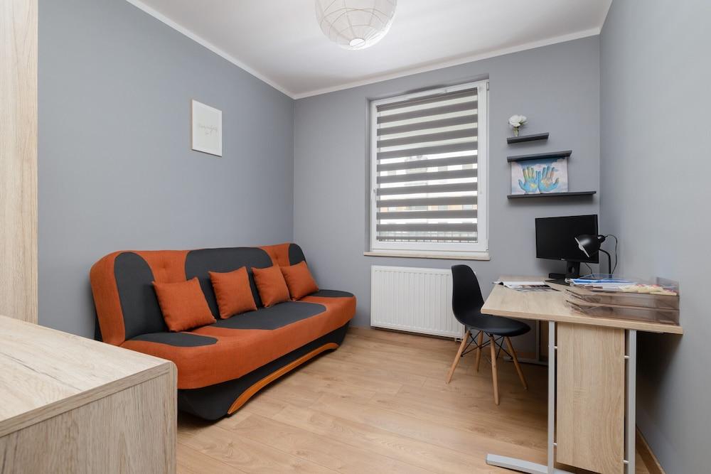 Osiedle Avia Apartment by Renters