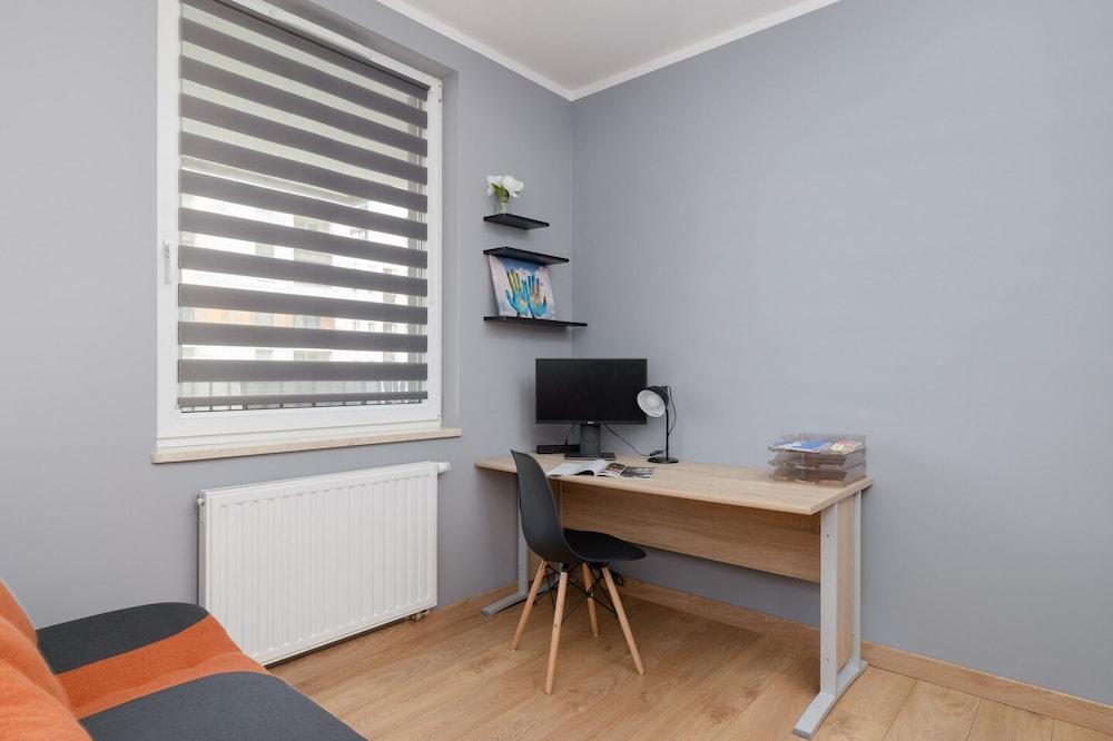 Osiedle Avia Apartment by Renters