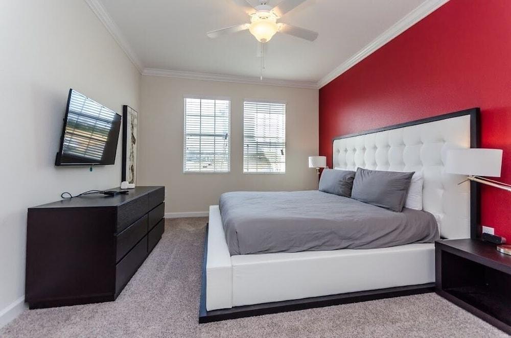 8 Bedrooms/ Champions Gate Home