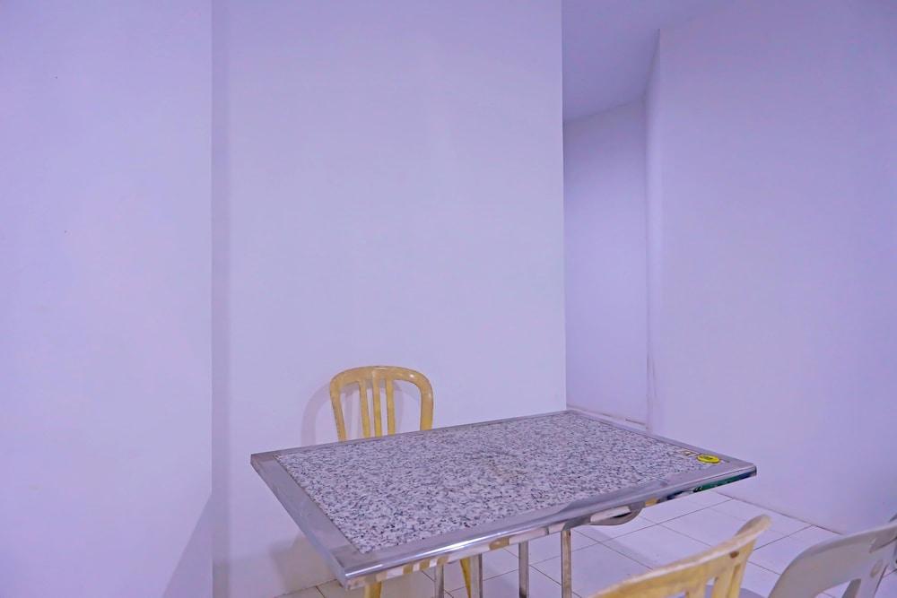 OYO 92585 Smiley 999