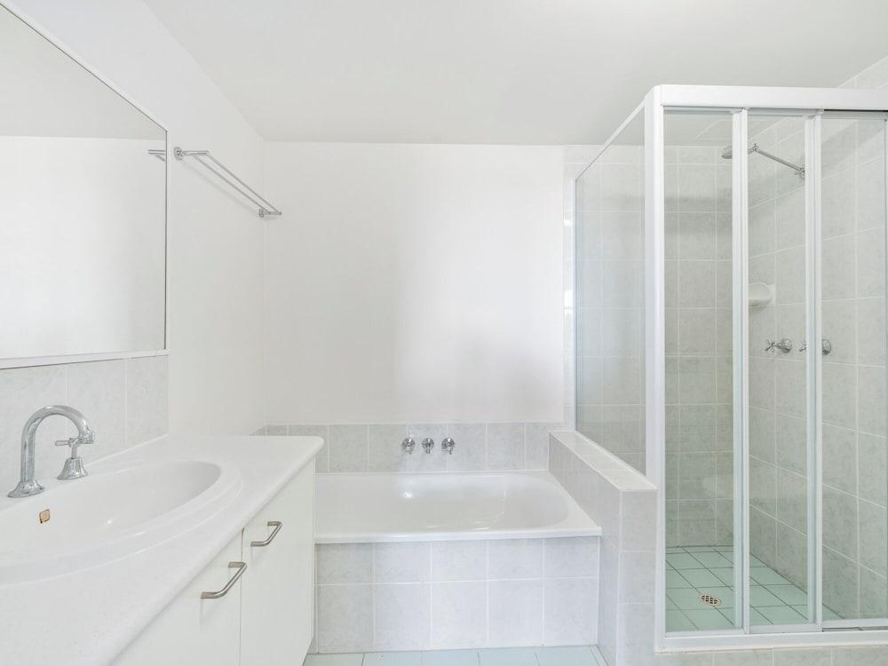 Bay Lodge - Private Apartments