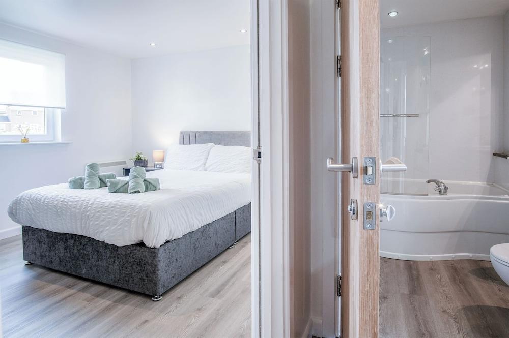 Beach View - 2 Bed Apartment - Llanelli