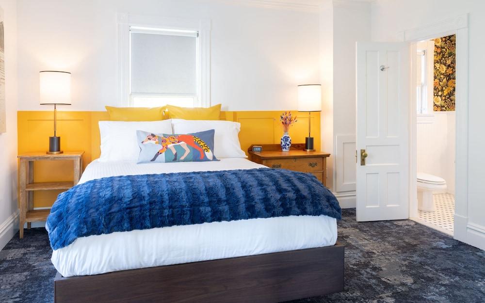 The North Hero House Inn & Restaurant