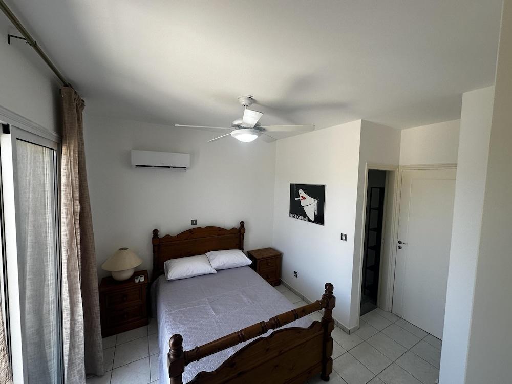 Paradeisos is a Stunning 2-bed House in Polis