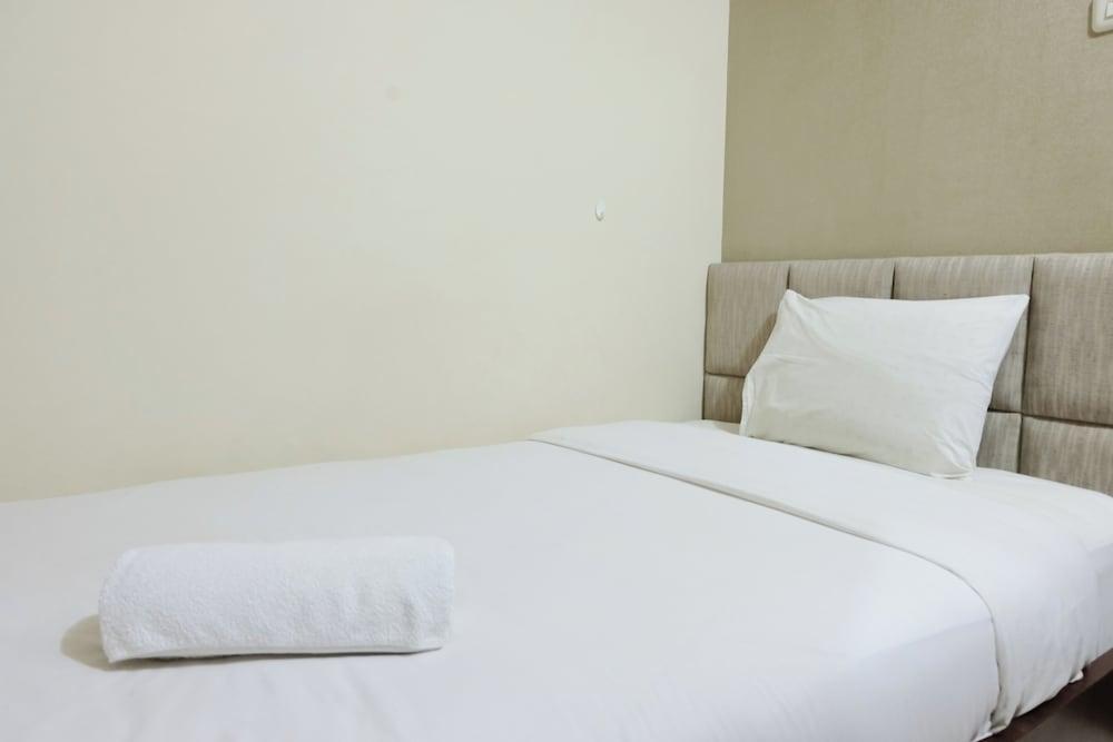 Spacious 3Br Combined Unit At Pinewood Apartment