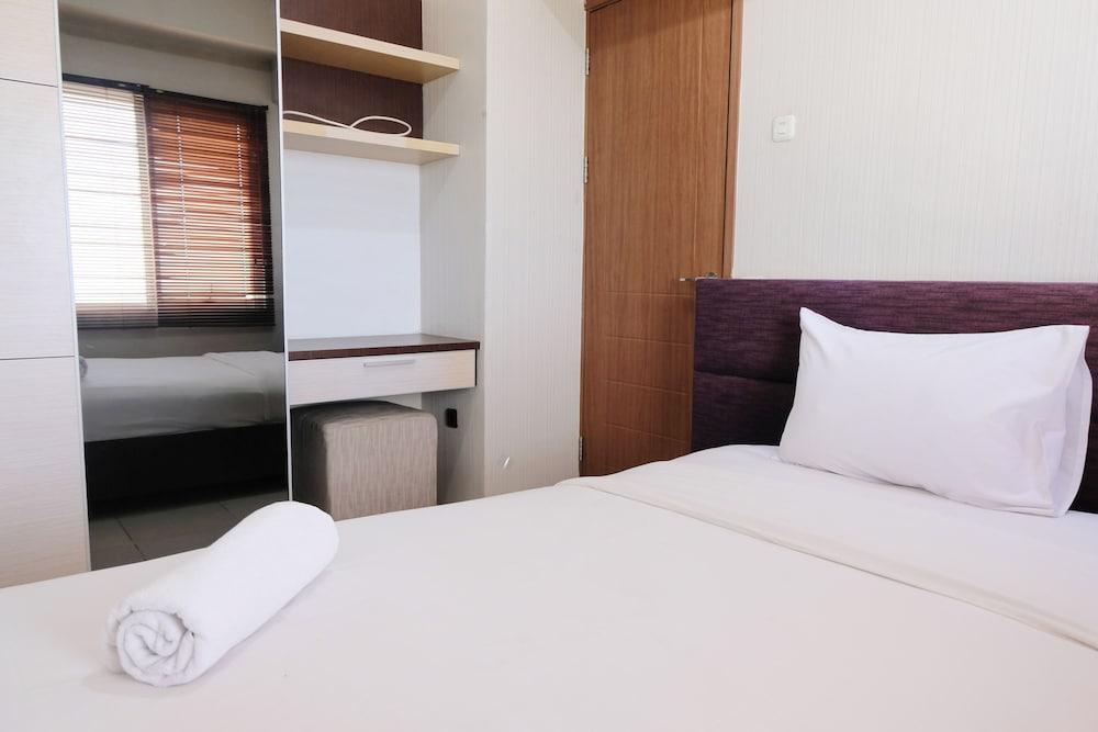 Spacious 3Br Combined Unit At Pinewood Apartment