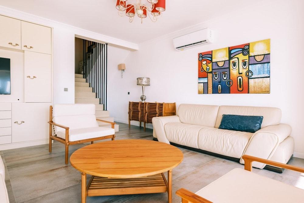 Chic Villa w Patio Pool 3 min to Beach in Bodrum