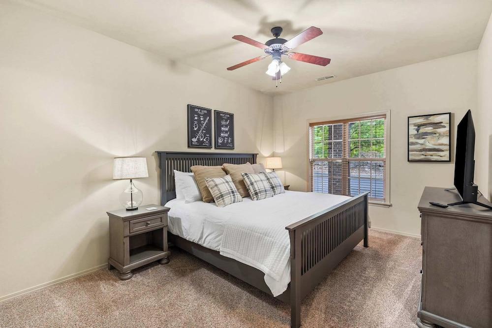 The Golf Shack - Picturesque Views on Deck!