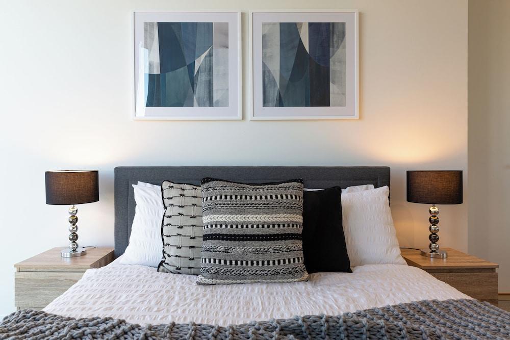 Mega Style Apartments Melbourne Square