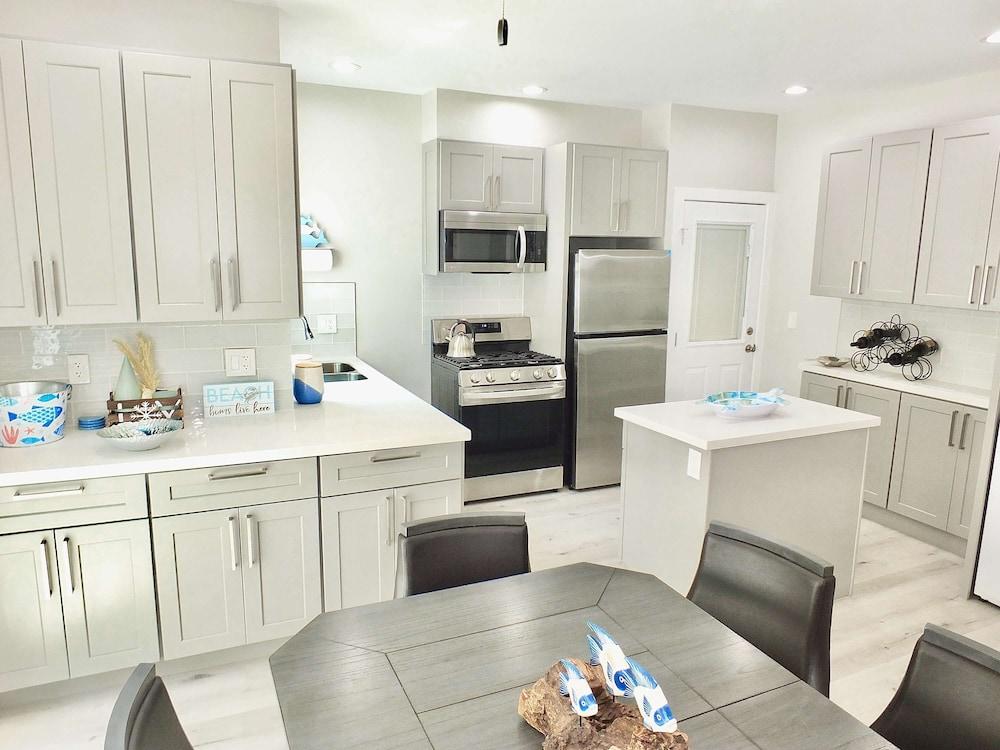 New Beach & Bay Retreat Full of Amenities!