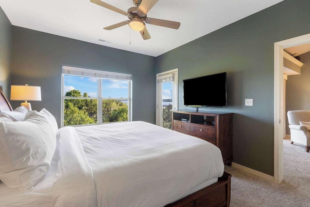 Branson Lakefront Luxury - Water Views