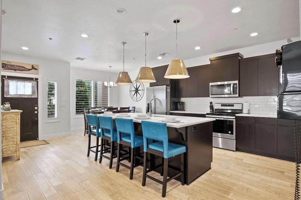 By the Sea Ocean Vibes in the Mountains!