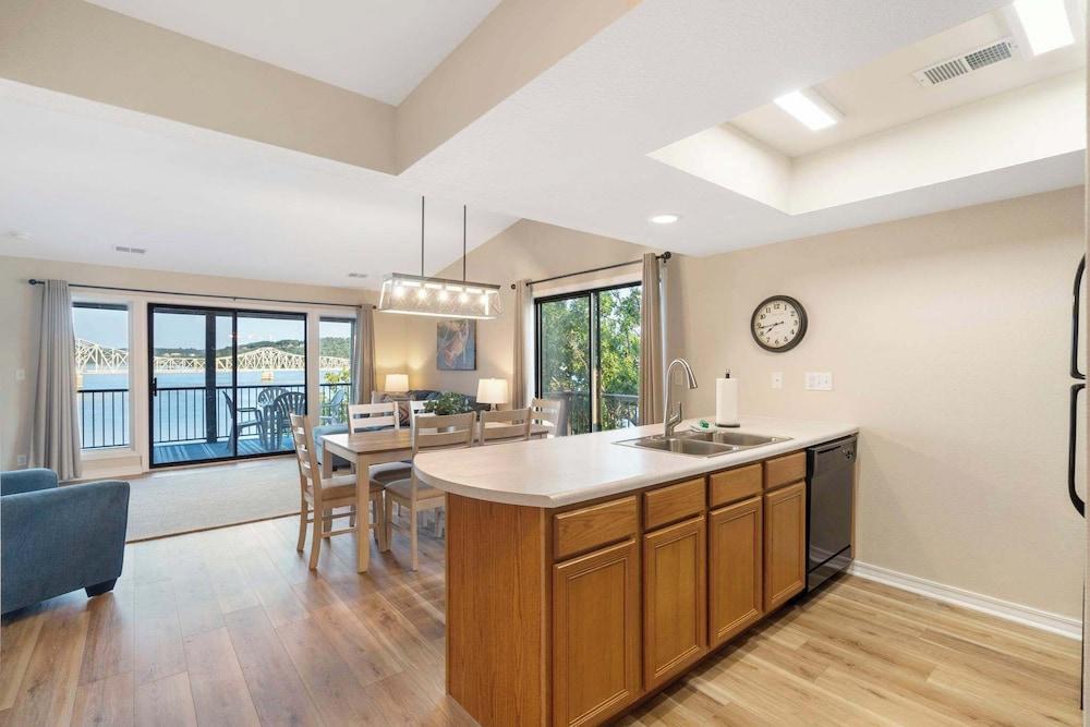 Enjoy Lakeside Fun Lakeview At Table Rock!