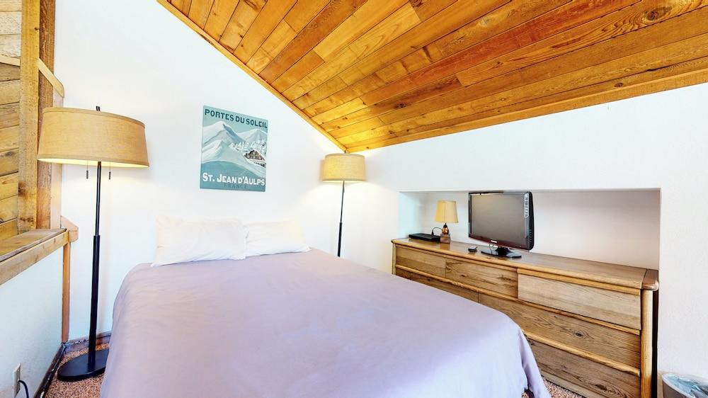 Mammoth Hygge - Centrally Located!