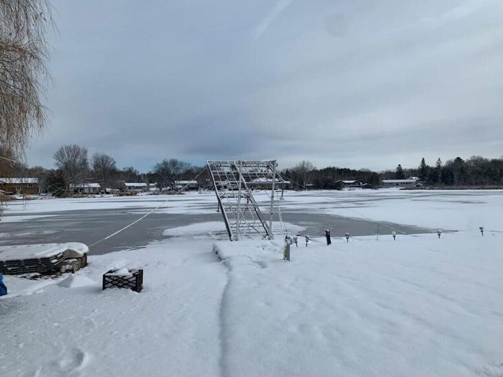 Chemong Lake Cottage w Private Boat Launch