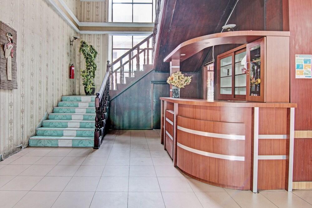 OYO 92551 Netra Hotel