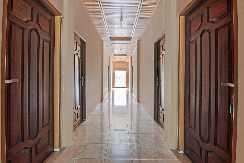 OYO 92551 Netra Hotel