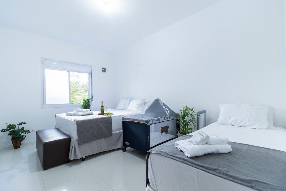 Chácara com Piscina a 40 min de SP