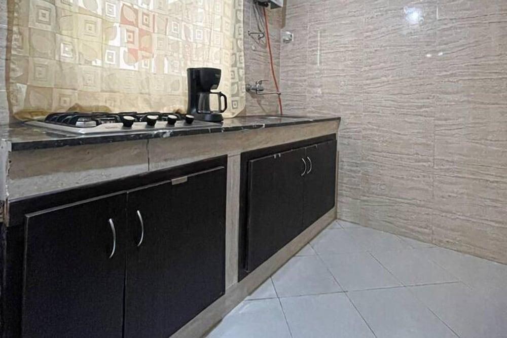 2 Bed Flat - Sleeps 6 - Parking - Wifi