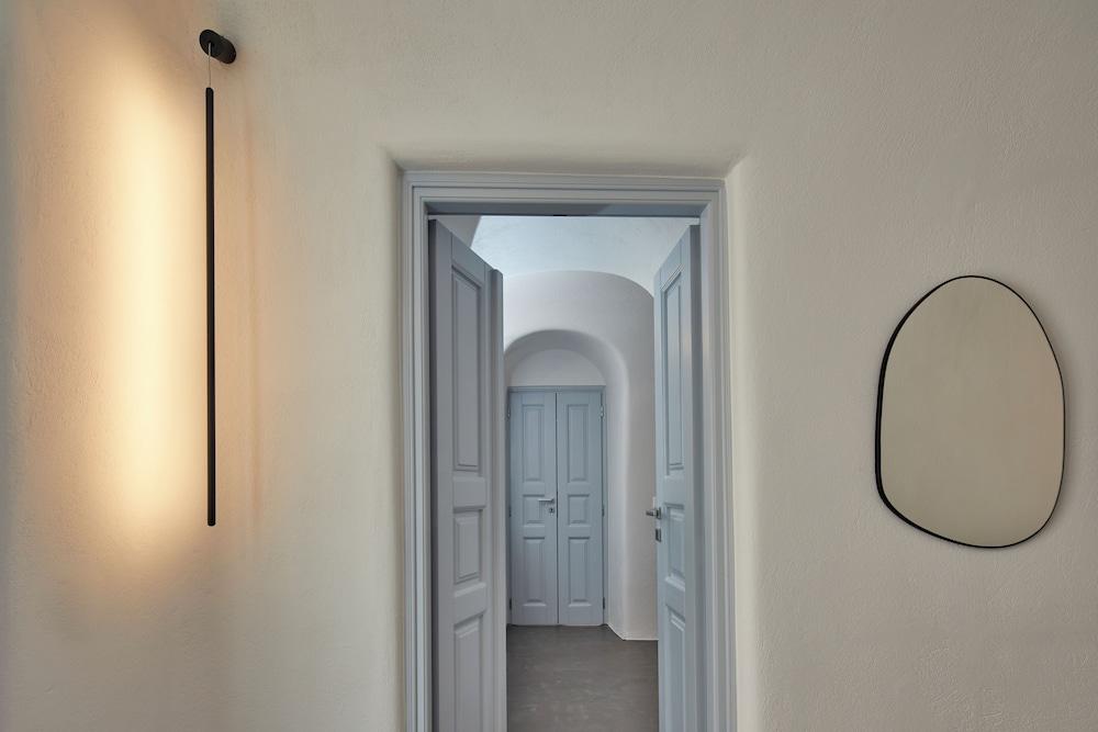 Arxegono Cave Houses Santorini