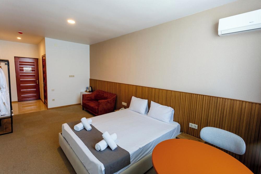 98 Zurab Gorgiladze St