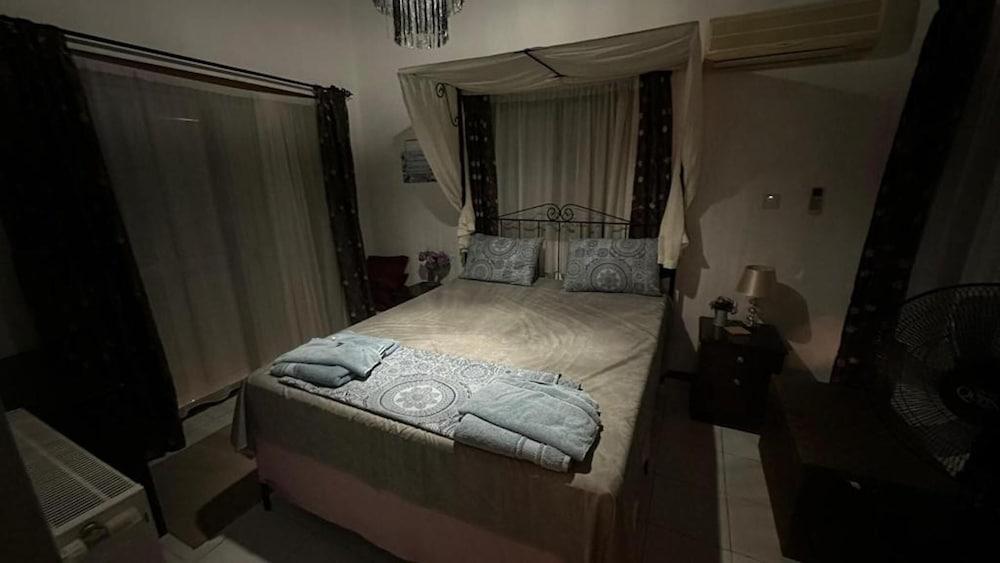 Villa - Private Pool, Free Parking & pet Friendly