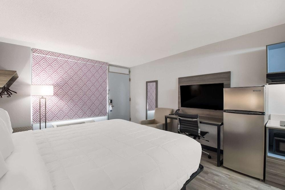 Suburban Studios Cleveland Central