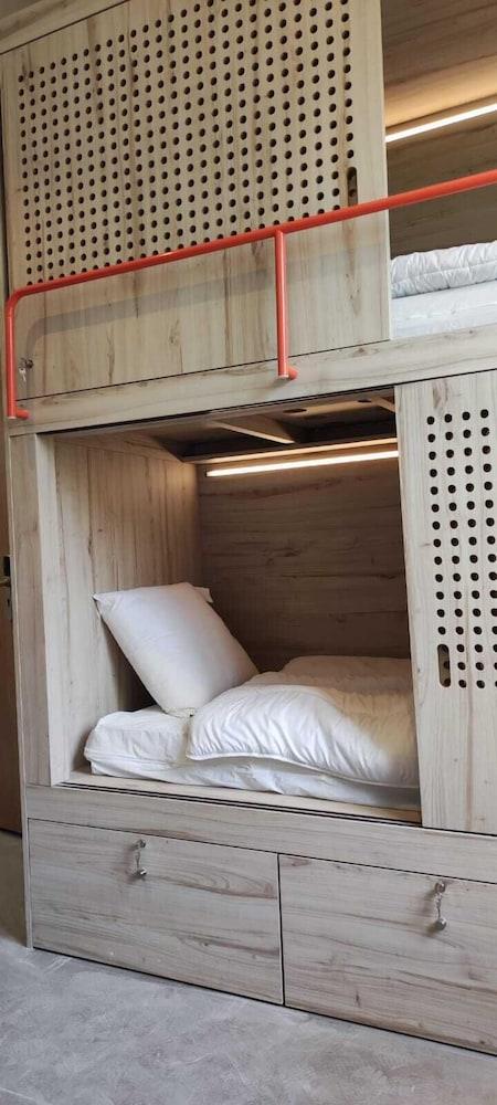 Bloom Hostel Bar & Garden