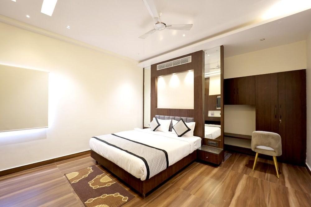 KS Square Hotel and Banquets