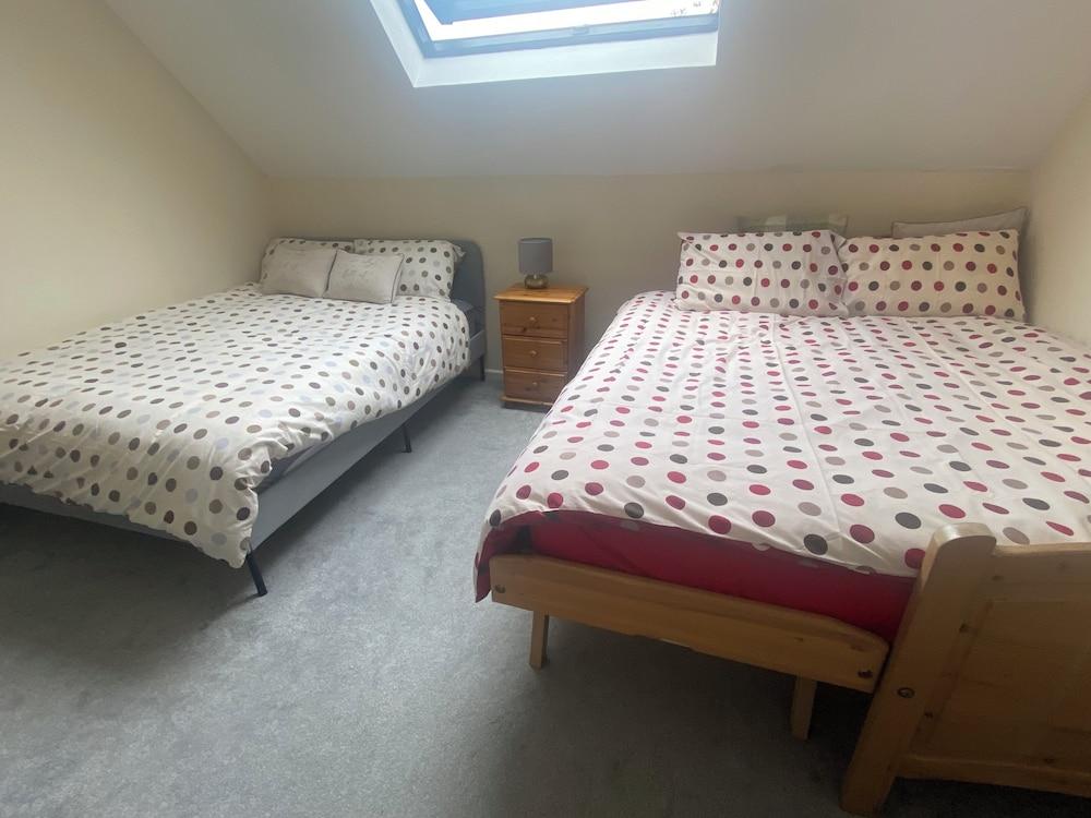 Immaculate 2 - Bedroom House in Milton Keynes