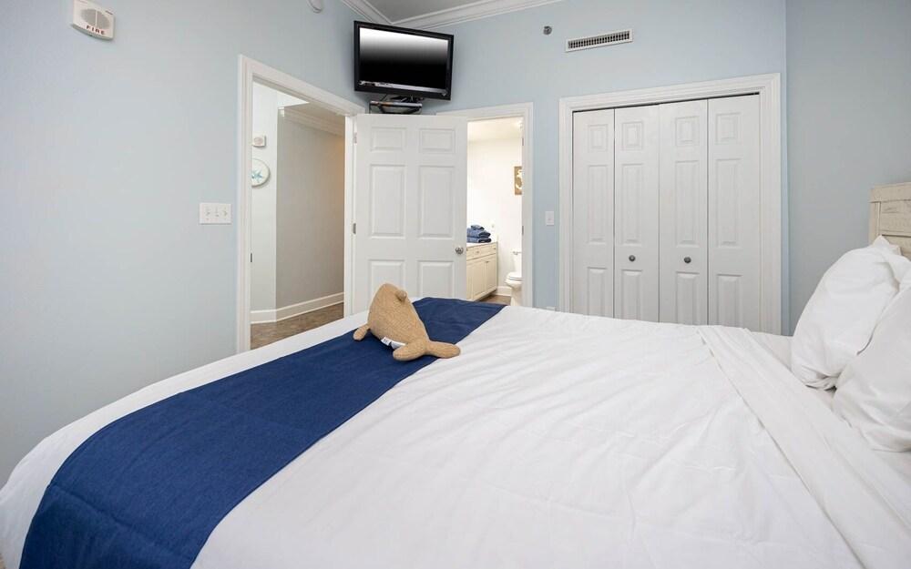 Phoenix West 408 3 Bedroom Condo