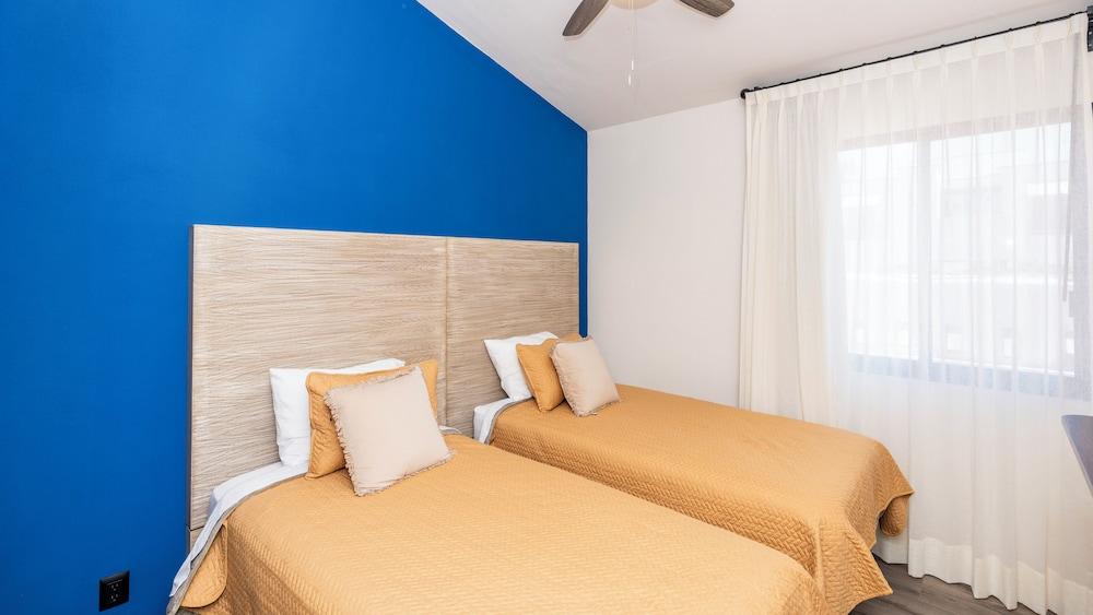 4BR Private Sanctuary with Pools and Gym