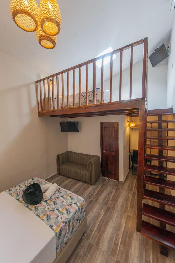 HOTEL  BALI AT POBLADO