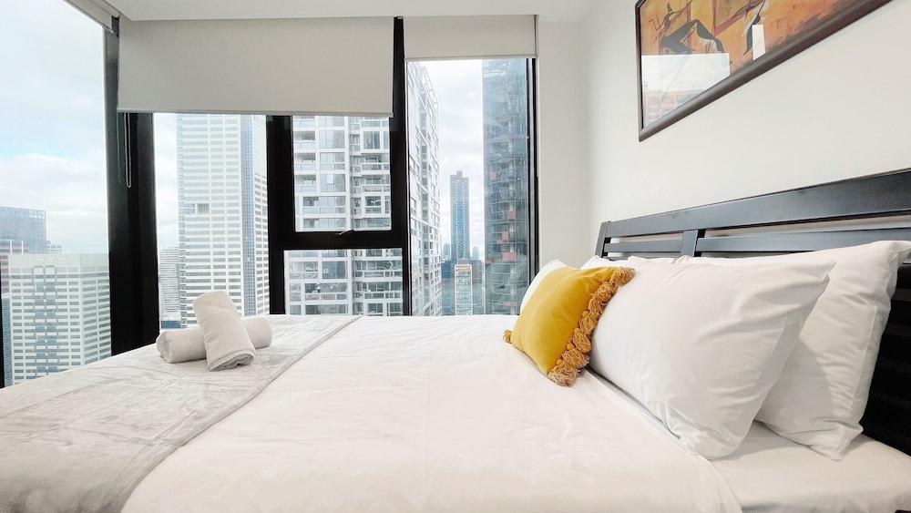 Melbourne One 2B2B1C Apt by GoodLive