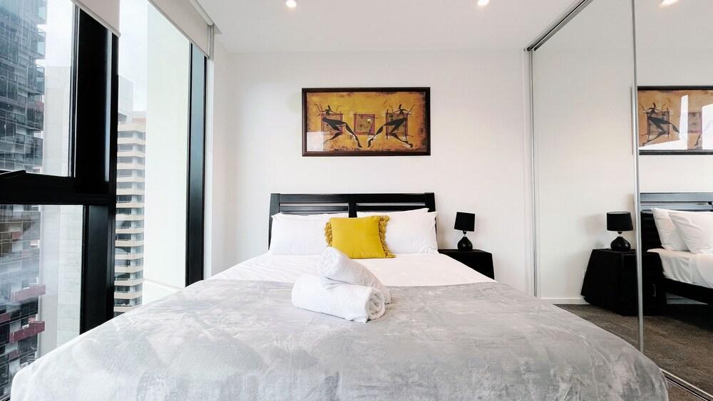 Melbourne One 2B2B1C Apt by GoodLive