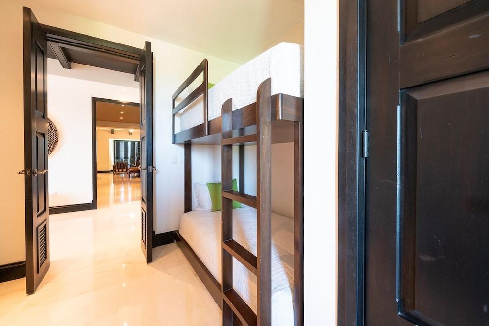 Beautiful 3 Bedroom Condo