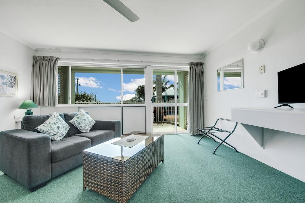 Reef Adventureland Motel