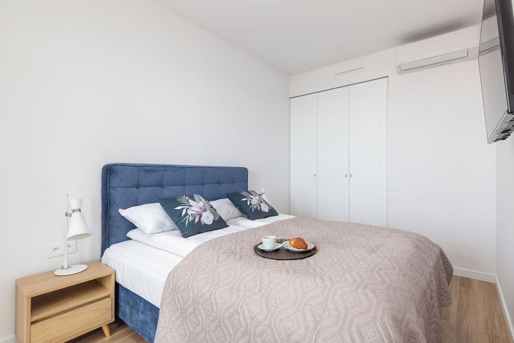 Bulwar Zachodzącego Słońca by Renters