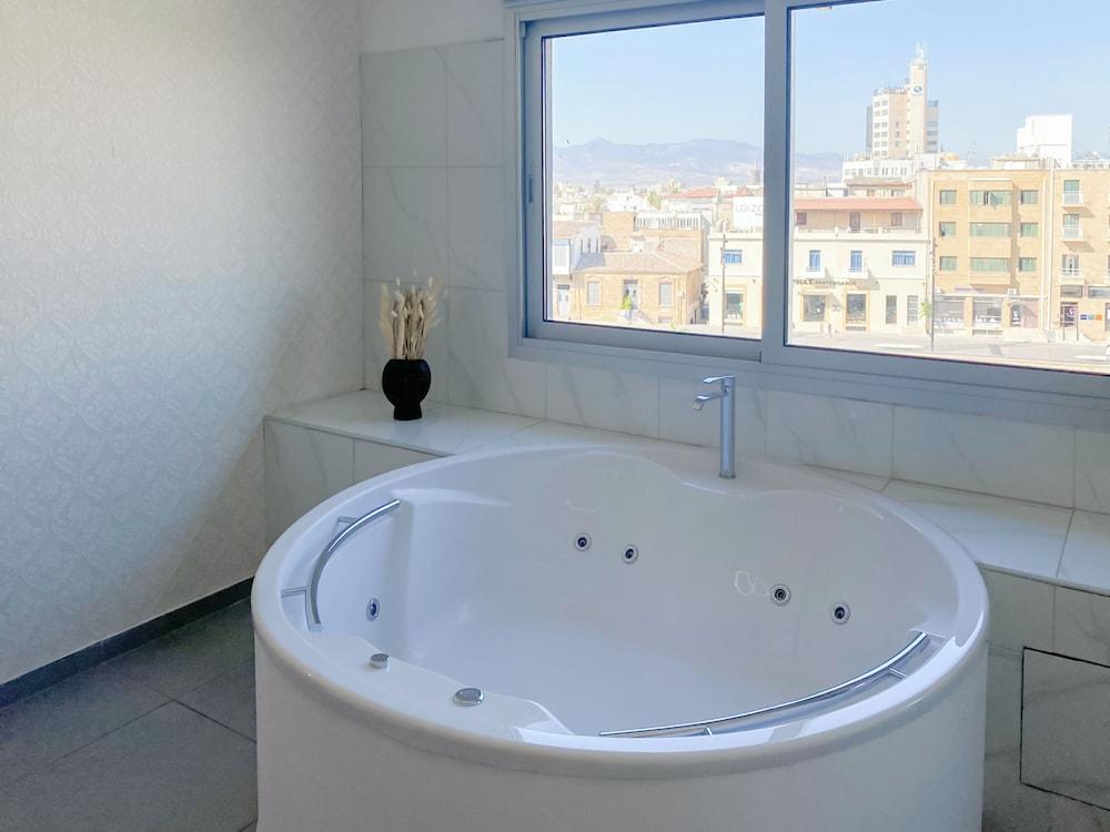 Phaedrus Living Plateia Suite Verde